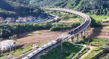 雙向奔赴 中老鐵路貨運忙